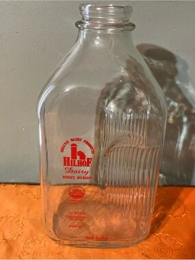 Milk Bottle Sheeder Cloverleaf Dairy Guthrie Center, IA 1/2 gal.